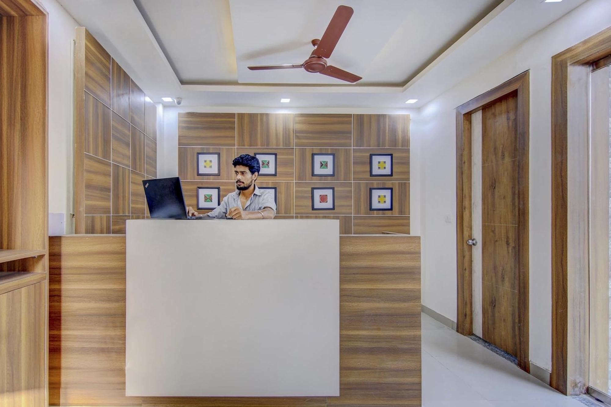 Hotel Collection O 77421 Near Medanta hospital Gurgaon Exterior foto