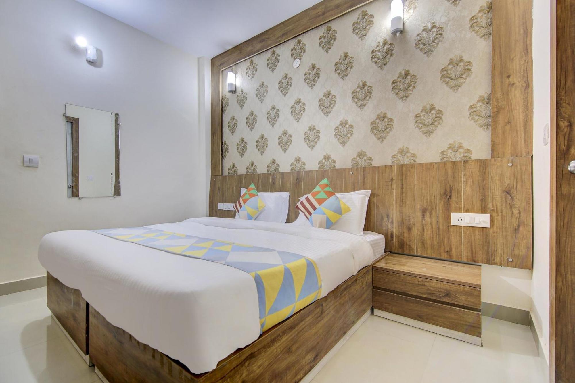 Hotel Collection O 77421 Near Medanta hospital Gurgaon Exterior foto