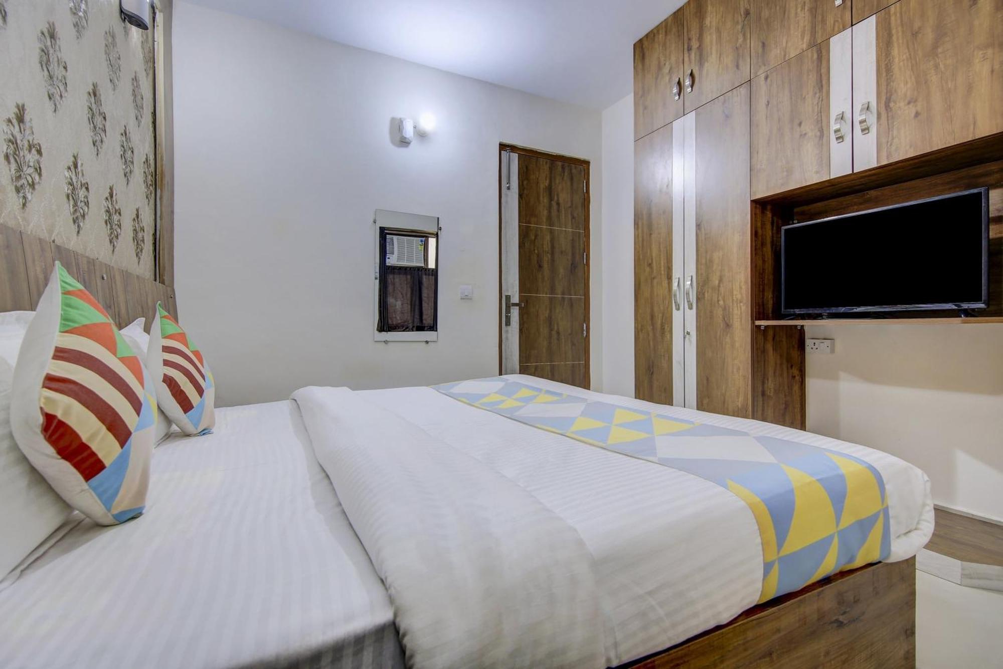 Hotel Collection O 77421 Near Medanta hospital Gurgaon Exterior foto
