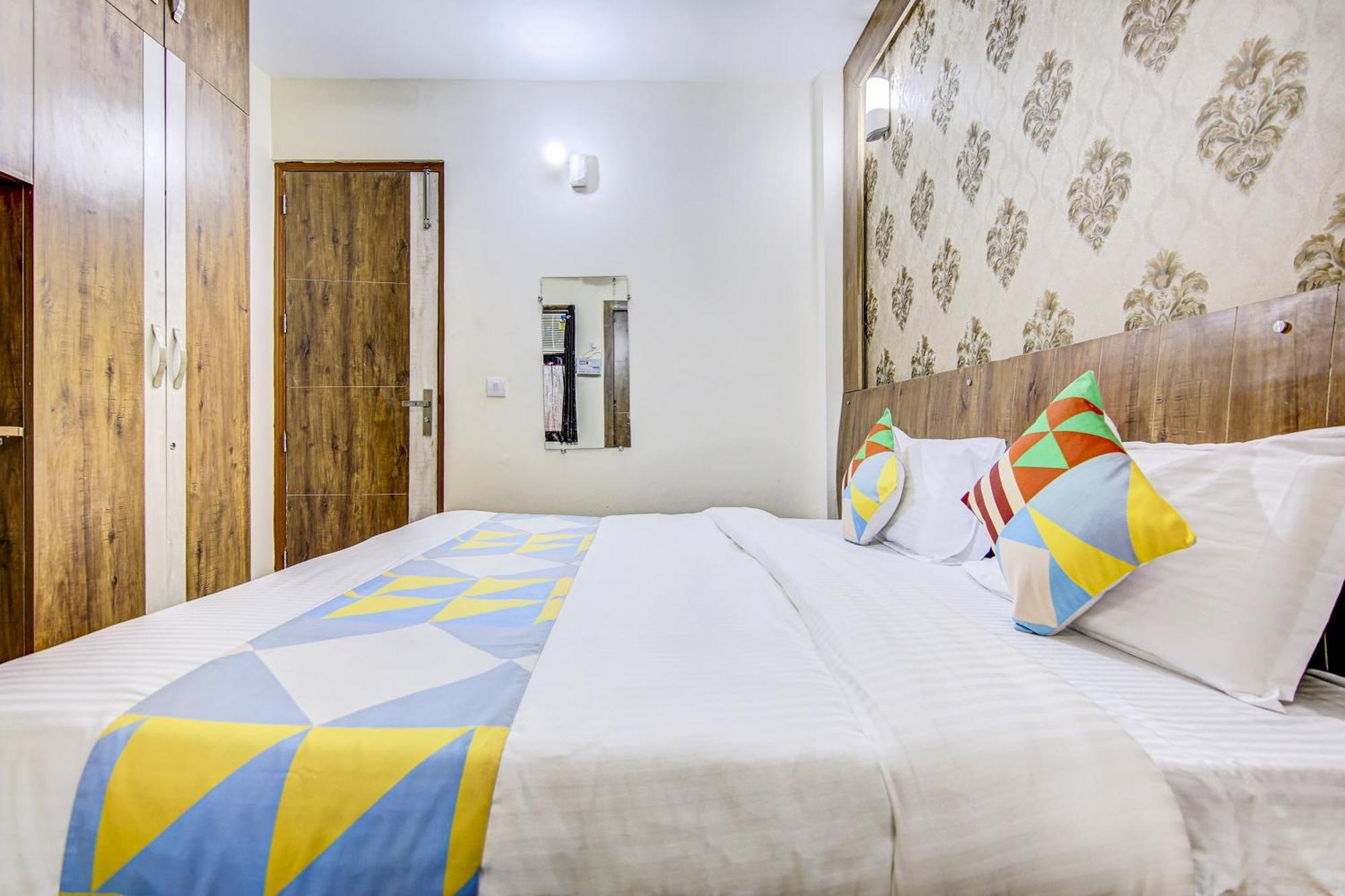 Hotel Collection O 77421 Near Medanta hospital Gurgaon Exterior foto