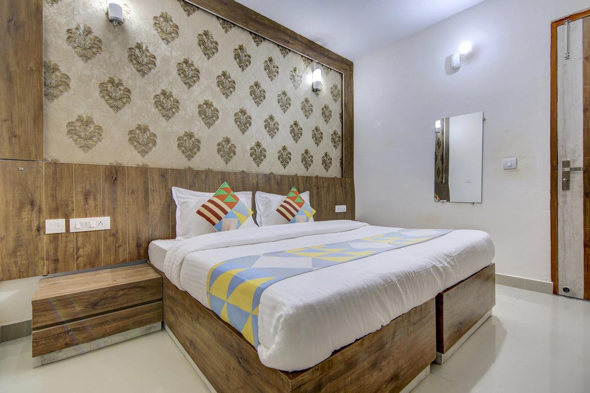 Hotel Collection O 77421 Near Medanta hospital Gurgaon Exterior foto